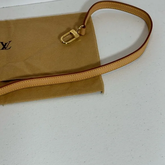 Louis Vuitton Tan Leather Strap with Gold Clasp - Picture 4 of 7
